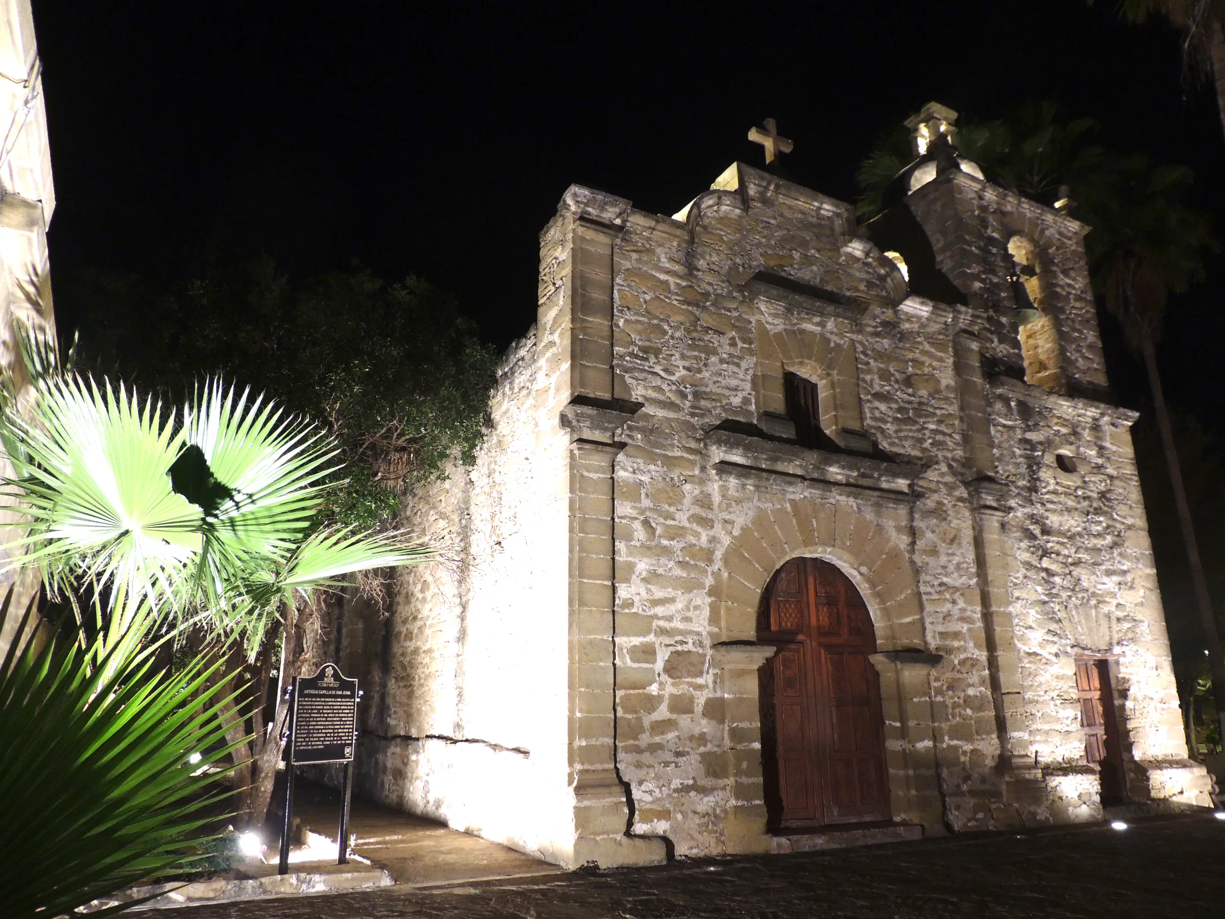 Una visita que cambia con la luz del día