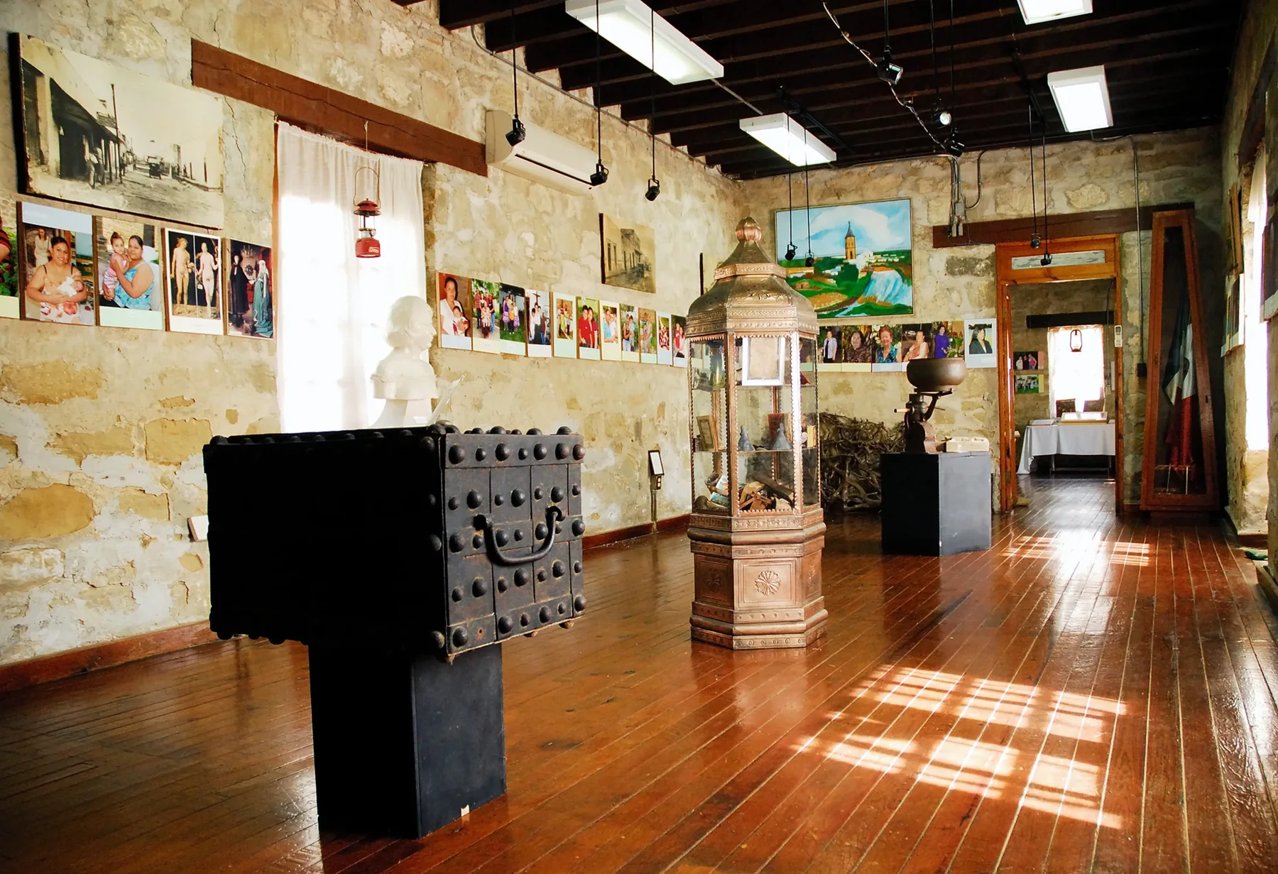 Sala patrimonial con piezas históricas en Ciudad Mier